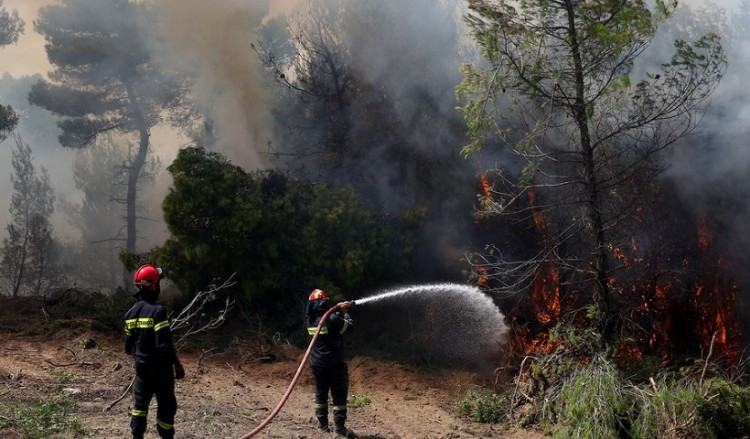Εναέρια μέσα από την ΕΕ  ζητά η Ελλάδα για τη φωτιά στην Ανατολική Αττική