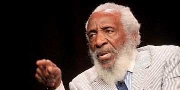 Πέθανε ο κωμικός και ακτιβιστής Ντικ Γκρέγκορι