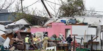 Ένας νεκρός και μεγάλες καταστροφές από το πέρασμα του τυφώνα Χάρβεϊ