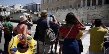 Καιρός: Ο μίνι καύσωνας συνεχίζεται ομαλότερα 3