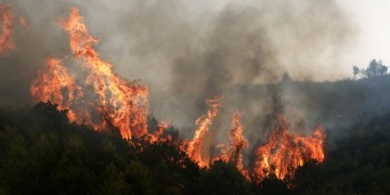 Δεύτερη νύχτα αγωνίας για την Ανατολική Αττική