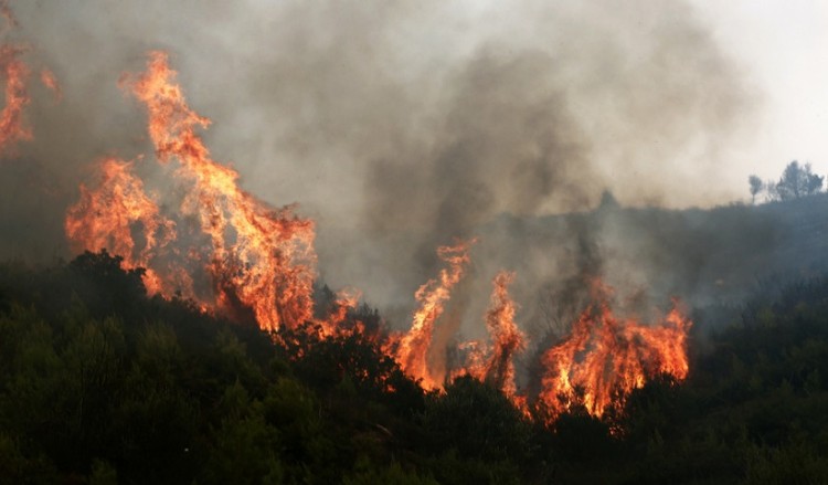 Δεύτερη νύχτα αγωνίας για την Ανατολική Αττική