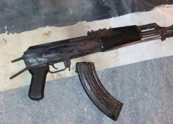 Βρέθηκαν καλάσνικοφ και μαχαίρι στο πολυτελές σκάφος με την κάνναβη