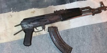 Βρέθηκαν καλάσνικοφ και μαχαίρι στο πολυτελές σκάφος με την κάνναβη