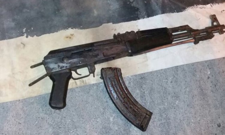 Βρέθηκαν καλάσνικοφ και μαχαίρι στο πολυτελές σκάφος με την κάνναβη