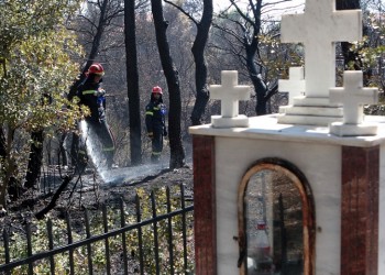 «Μου αρέσει να ανάβω τα καντήλια», λέει ο 63χρονος που πιάστηκε με 11 αναπτήρες και κεριά στην Πάρνηθα