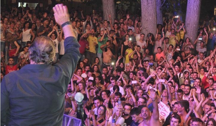 O Βασίλης Καρράς με ποντιακά ξεσήκωσε το πιο ροκ φεστιβάλ, το River Party (βίντεο)