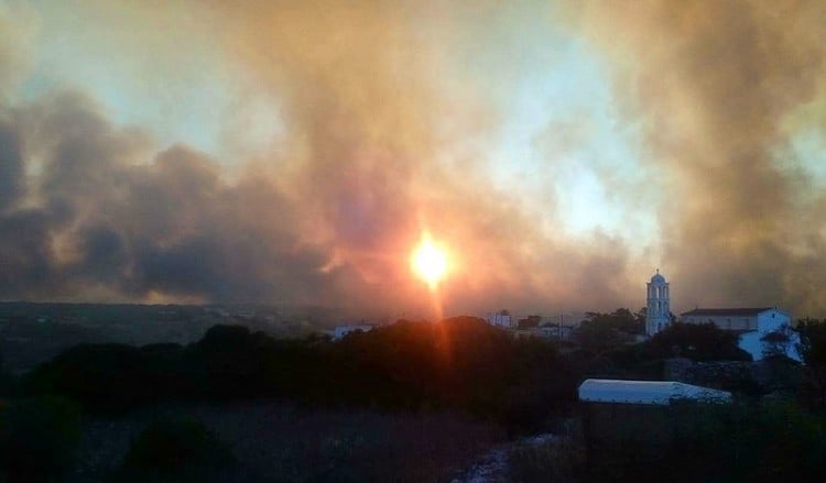 Καίγονται τα Κύθηρα για τέταρτη ημέρα - Στάχτη έχουν γίνει πάνω από 20.000 στρέμματα