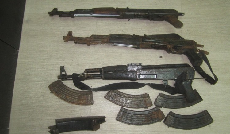 Χειροβομβίδες, εκρηκτικές ύλες και πυρομαχικά κατασχέθηκαν στα ελληνοαλβανικά σύνορα (φωτο)