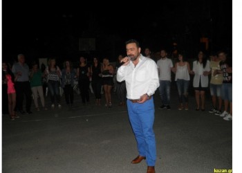 Ο Αλέξης Παρχαρίδης συγκλονίζει στα επιτραπέζια τραγούδια (βίντεο)