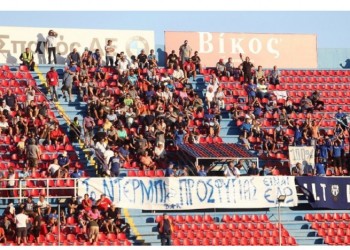 «Το ντέρμπι της προσφυγιάς είναι εδώ»: Φίλαθλοι Πανιωνίου και Απόλλωνα μαζί στην ίδια εξέδρα