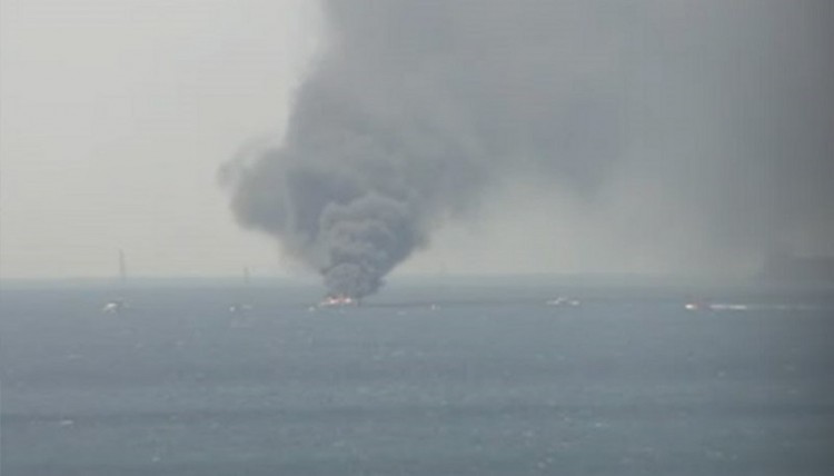 Βυθίστηκε η θαλαμηγός που πήρε φωτιά ανοιχτά του Φαλήρου