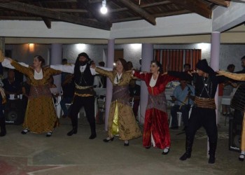 Ο Σύλλογος Ποντίων Σαπών υποδέχθηκε τον Αϊ-Βασίλη και τα ξωτικά του!