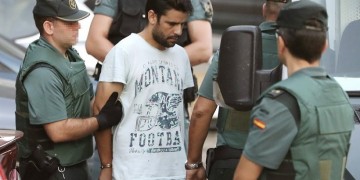 Άρχισαν να «κελαηδούν» οι συλληφθέντες για το μακελειό στη Βαρκελώνη