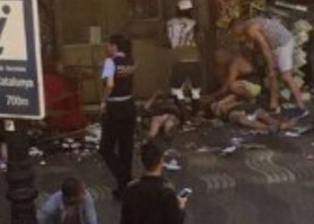 Φορτηγό έπεσε σε πεζούς στη Ράμπλας της Βαρκελώνης