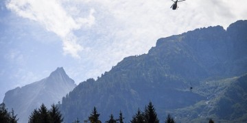 Πάνω από δέκα αγνοούμενοι από μεγάλη κατολίσθηση στην Ελβετία (βίντεο)