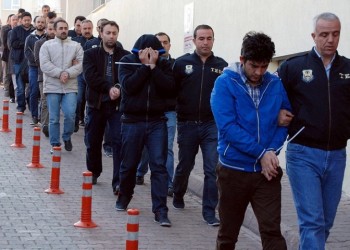 Εκατοντάδες δημόσιοι υπάλληλοι στην Τουρκία απολύονται με δύο νέα διατάγματα