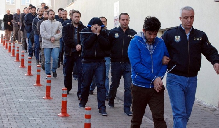 Εκατοντάδες δημόσιοι υπάλληλοι στην Τουρκία απολύονται με δύο νέα διατάγματα