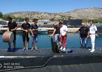 Χόρεψαν σέρρα έξω από το υποβρύχιο «Πόντος» (βίντεο, φωτο)