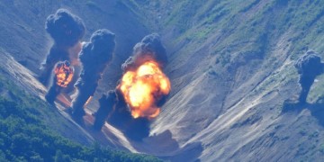 Τρομοκρατημένος ο πλανήτης παρακολουθεί το παιχνίδι ΗΠΑ - Β. Κορέας (φωτο)