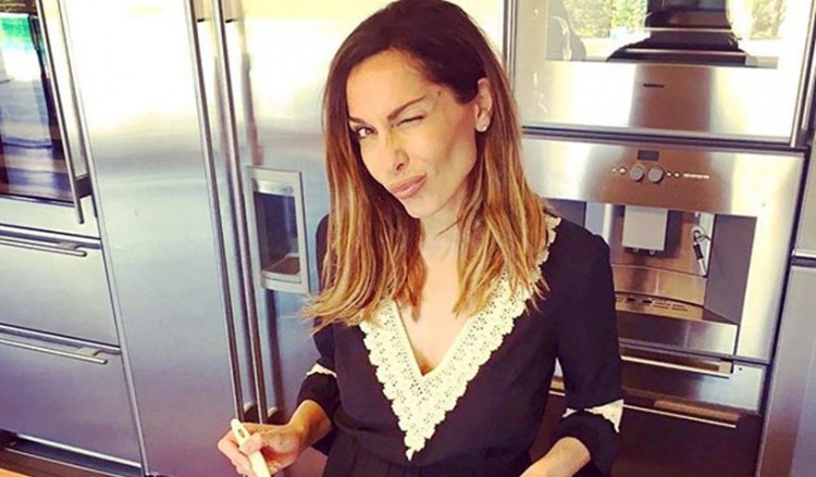 Η Δέσποινα Βανδή φτιάχνει τσιριχτά μαζί με την Πόντια θεία της (βίντεο)