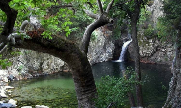 Επιχείρηση διάσωσης νεαρής στη Γριά Βάθρα της Σαμοθράκης