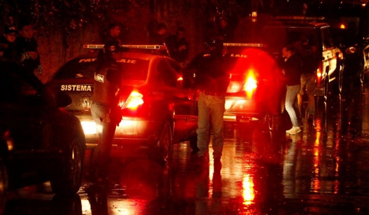 Ομάδα ένστολων φέρεται να επιχείρησε να ανατρέψει τον Μαδούρο (βίντεο)