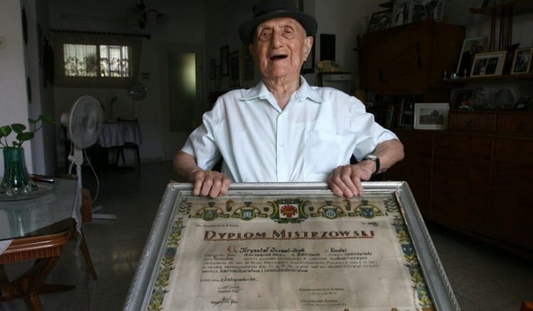 Πέθανε ο γηραιότερος άνδρας στον κόσμο (φωτο)
