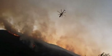 Μεγάλη φωτιά στη Ζάκυνθο – Στους δρόμους οι κάτοικοι της Αναφωνήτριας