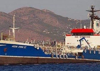 Φορτωμένο με 2.570 τόνους καύσιμα το δεξαμενόπλοιο που βυθίστηκε στο Σαρωνικό
