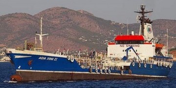 Φορτωμένο με 2.570 τόνους καύσιμα το δεξαμενόπλοιο που βυθίστηκε στο Σαρωνικό