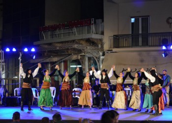 Ο «Καπετάν Ευκλείδης» στις εκδηλώσεις «Η ανατολική Αττική σέρνει το χορό» (βίντεο)