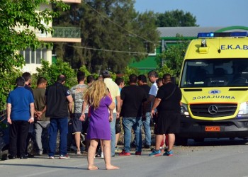 Πυροβόλησαν άνδρα έξω από φούρνο στη Βούλα 3