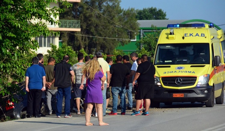 Πυροβόλησαν άνδρα έξω από φούρνο στη Βούλα 3