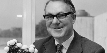 Τζον Κόρνφορθ: Χημικός με μεγάλη προσφορά στην επιστημονική έρευνα