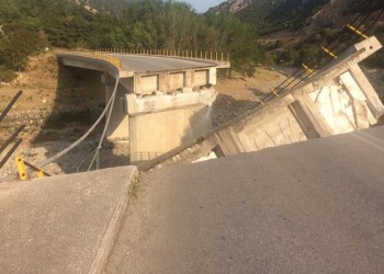 Έπεσε γέφυρα στον ποταμό Κομψάτο στη Ροδόπη