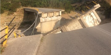 Έπεσε γέφυρα στον ποταμό Κομψάτο στη Ροδόπη