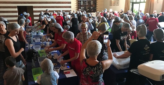 Εκατό χιλιάδες γεύματα για τα παιδιά της Αφρικής ετοιμάστηκαν στη Θεσσαλονίκη