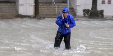 Τα πρώτα θύματα μετρά η Φλόριντα από το πέρασμα του κυκλώνα Ίρμα (βίντεο)