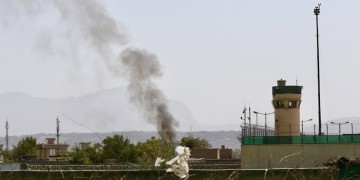 Καμπούλ: Ταλιμπάν και ΙΚ διεκδικούν την επίθεση με στόχο τον υπουργό Άμυνας των ΗΠΑ