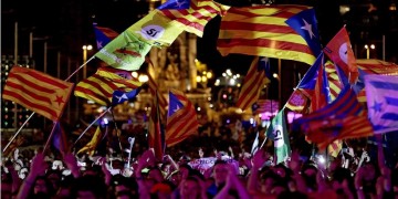 Αποφασισμένοι οι Καταλανοί για το δημοψήφισμα – Κατέλαβαν εκλογικά κέντρα