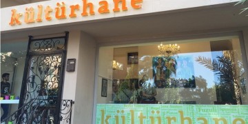 Τούρκοι ακαδημαϊκοί που απολύθηκαν με διάταγμα του Ερντογάν άνοιξαν καφέ-βιβλιοθήκη στη Μερσίνα