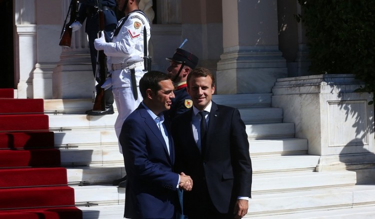 Μακρόν: Μετά τις τεράστιες προσπάθειες του ελληνικού λαού, να μιλήσουμε για την έξοδο από την κρίση