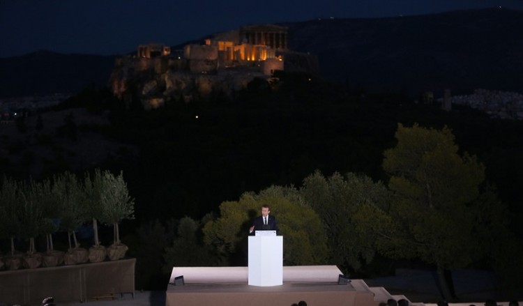 Εμανουέλ Μακρόν: Εδώ στο λόφο της Πνύκας οι Αθηναίοι επινόησαν τη Δημοκρατία – Το όραμά του για την Ευρώπη της επόμενης δεκαετίας