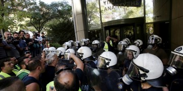 Νέα εισβολή μεταλλωρύχων στο υπουργείο Περιβάλλοντος