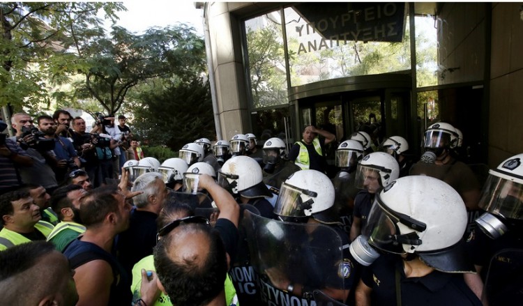 Νέα εισβολή μεταλλωρύχων στο υπουργείο Περιβάλλοντος