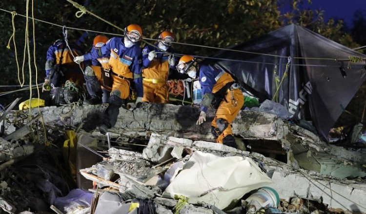 Εξακολουθεί να δονείται το Μεξικό – Ξεπέρασαν τους 300 οι νεκροί