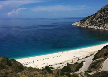 Γιατί έχασε τη γαλάζια σημαία η πιο διάσημη παραλία της Ελλάδας