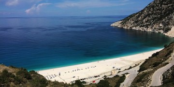 Γιατί έχασε τη γαλάζια σημαία η πιο διάσημη παραλία της Ελλάδας