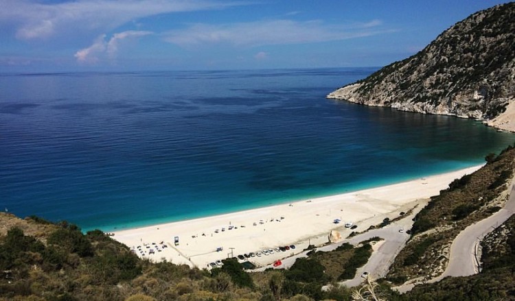 Γιατί έχασε τη γαλάζια σημαία η πιο διάσημη παραλία της Ελλάδας